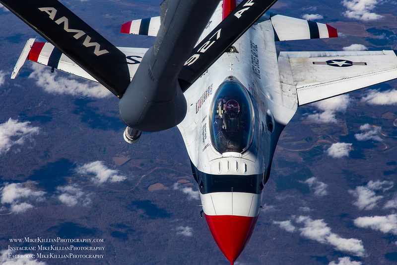 Illustration for article titled Watch The Thunderbirds Gas Up From A KC-135 On Their Way To Florida For the Daytona 500